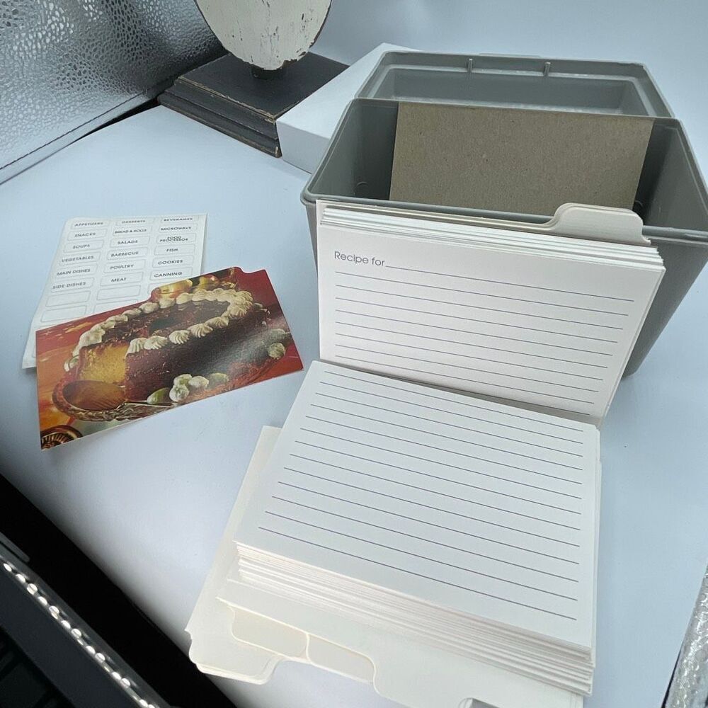 Vintage Borden recipe box with card dividers never used.